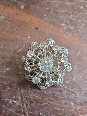 Vintage Silver-Tone Filigree Crystal Rhinestone Ornate Flower Brooch